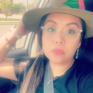 Meet your Posher, Sandy